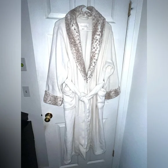 Midnight by Carole Hochman White and Brown Robe - Picture 1 of 6